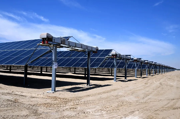 The world's largest single solar power plant project undertaken by China has been fully completed